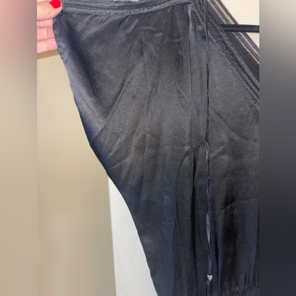 White House/Black Market silk blouse • womans Small - Picture 2 of 5